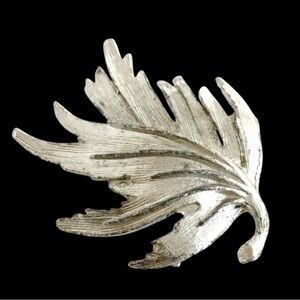 Vintage Mid-Century Silver Leaf Brooch – Detailed & Weighted